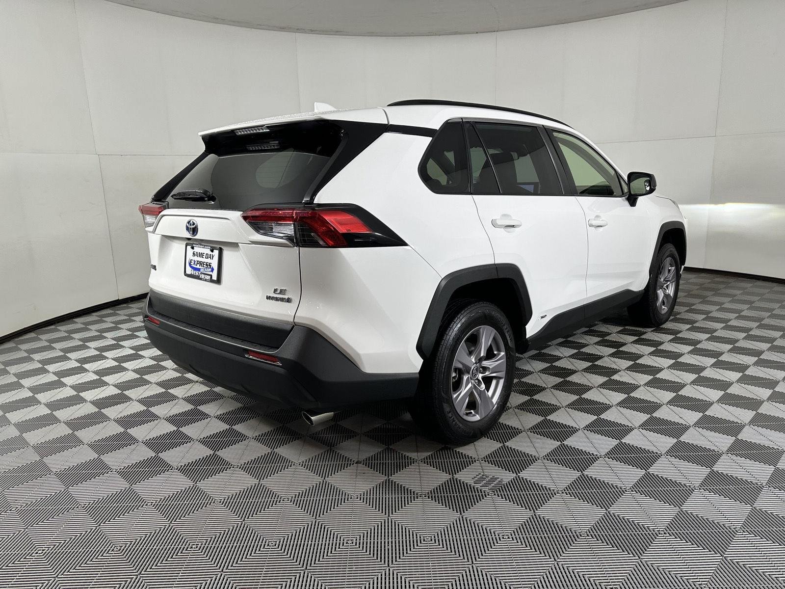 Used 2024 Ice Cap Toyota LE image 9