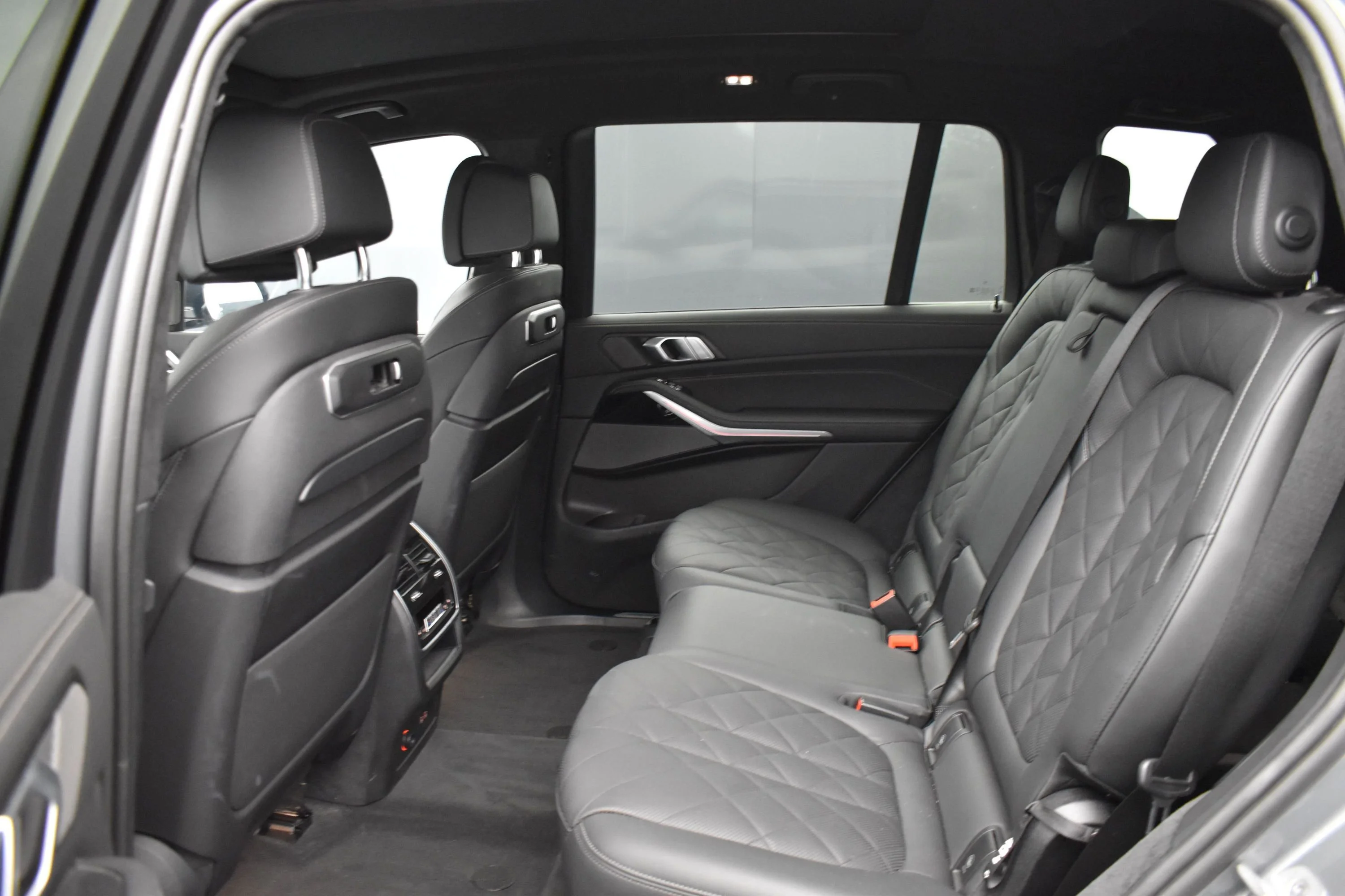Used 2024 Skyscraper Grey Metallic BMW xDrive40i image 12