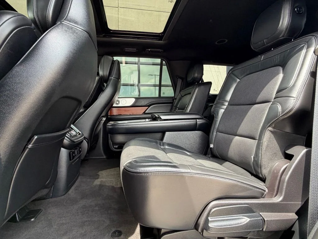 Used 2019 Black Lincoln Reserve image 23
