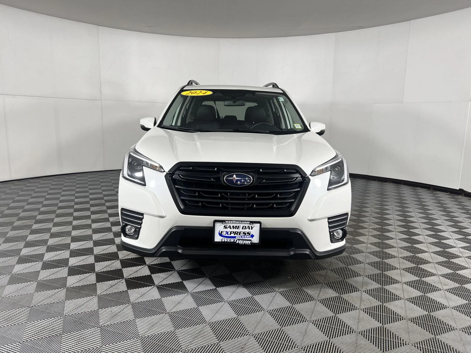 Used 2024 Crystal White Pearl Subaru Limited image 19