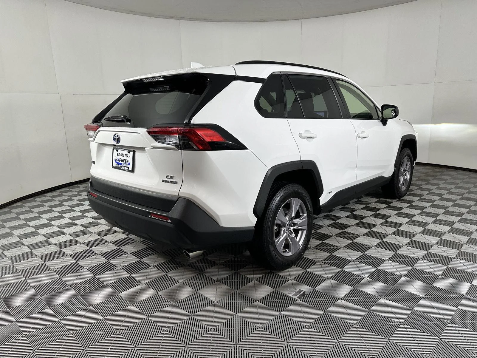 Used 2024 Ice Cap Toyota LE image 9