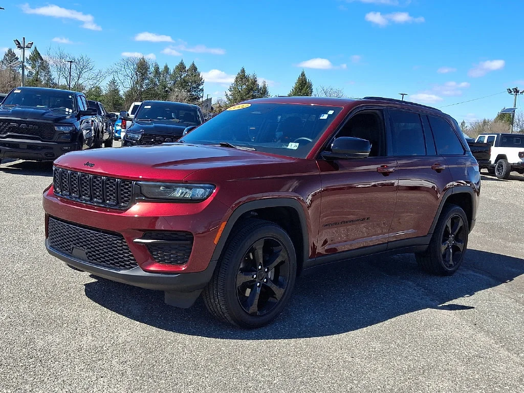 Used 2023 Velvet Red Pearlcoat Jeep Altitude image 6