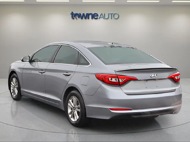 Used 2015 Gray Hyundai SE image 5