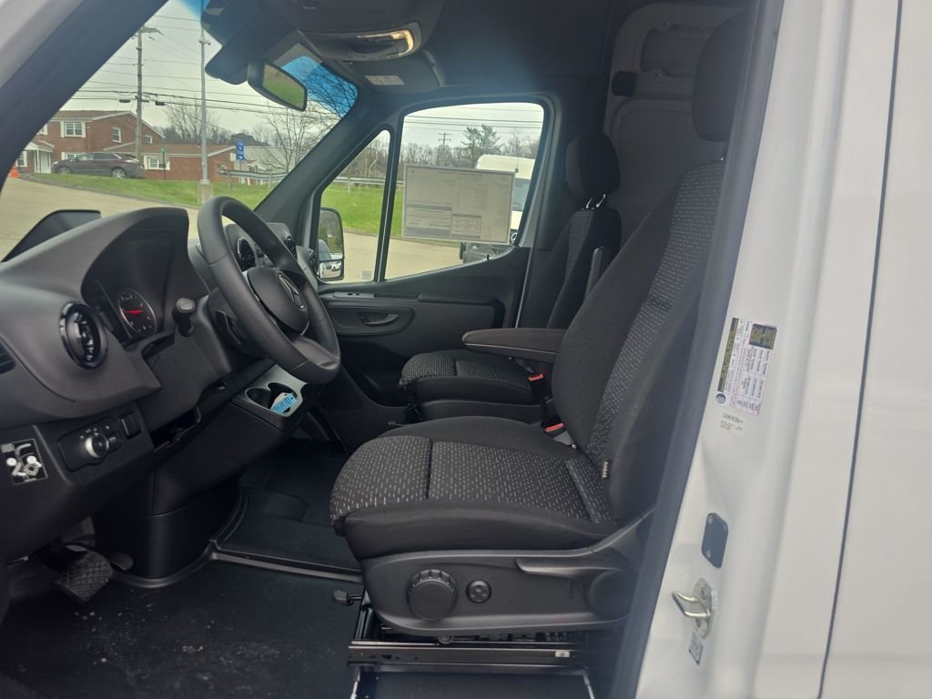 New 2026 Arctic White Mercedes-Benz Cargo 170 WB image 9