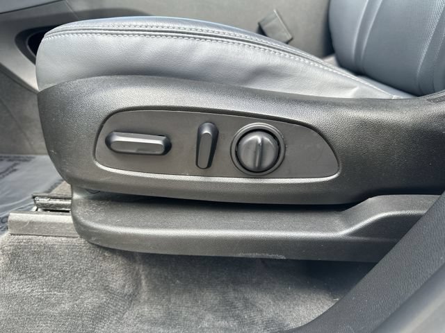 Used 2020 (Includes Satin Nickel lower exterior accent color.) Buick Essence image 37