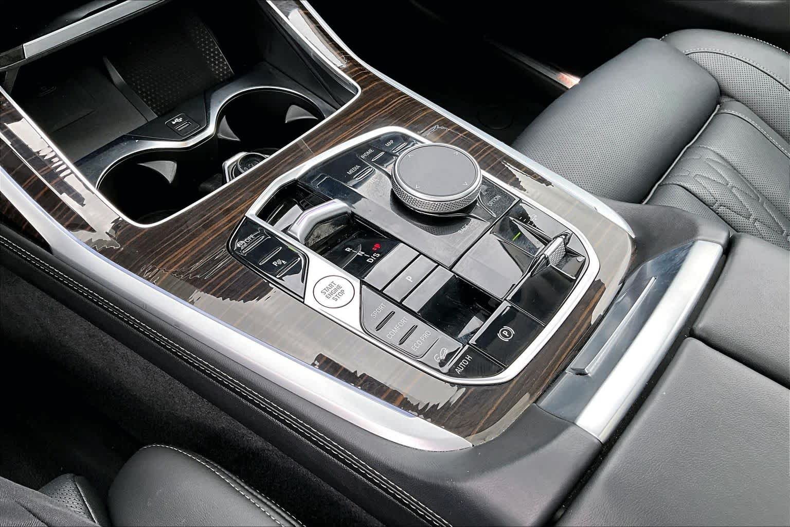 Used 2026 Skyscraper Grey Metallic BMW xDrive40i image 16