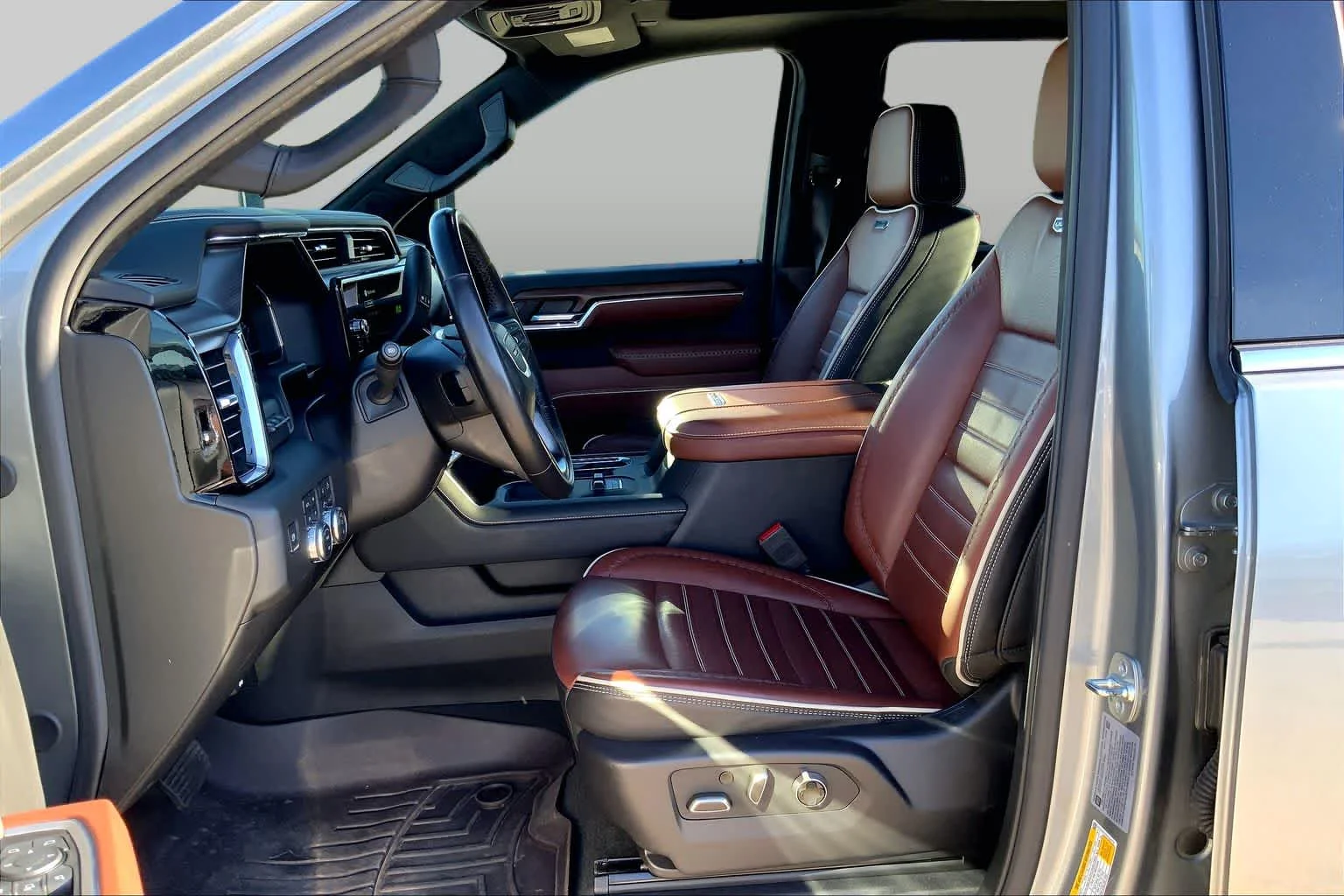 Used 2025 Sterling Metallic GMC Denali Ultimate image 7