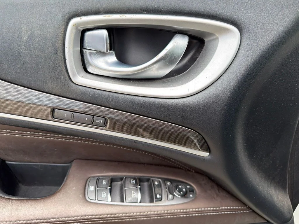 Used 2020 White INFINITI LUXE image 9