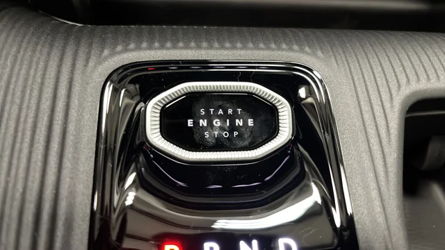 New 2026 Diamond Black Crystal Pearl-Coat Exterior Paint Jeep Limited image 22