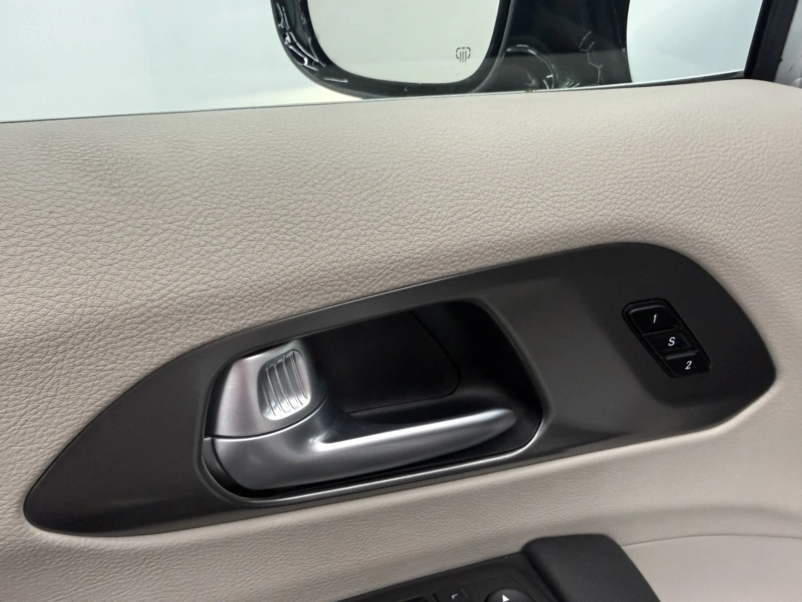 Used 2024 SILVER Chrysler Touring L image 31
