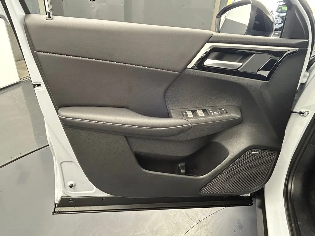New 2026 White / Black Mitsubishi Trail Edition image 14