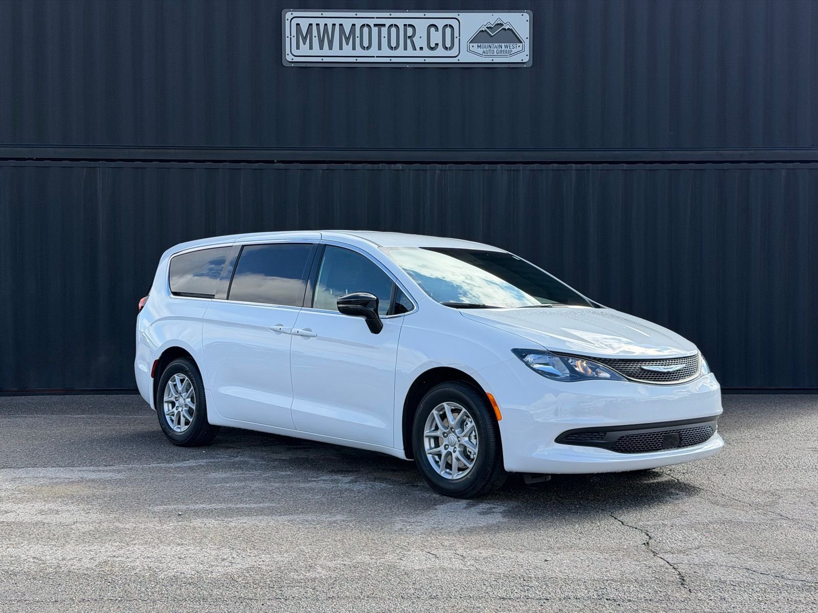 2026 Chrysler Voyager LX