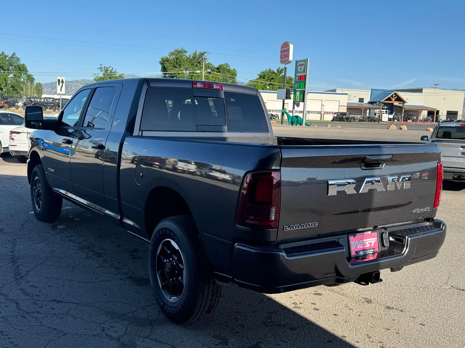New 2026 Granite Crystal Metallic Clear-Coat Exterior Paint RAM Laramie image 10