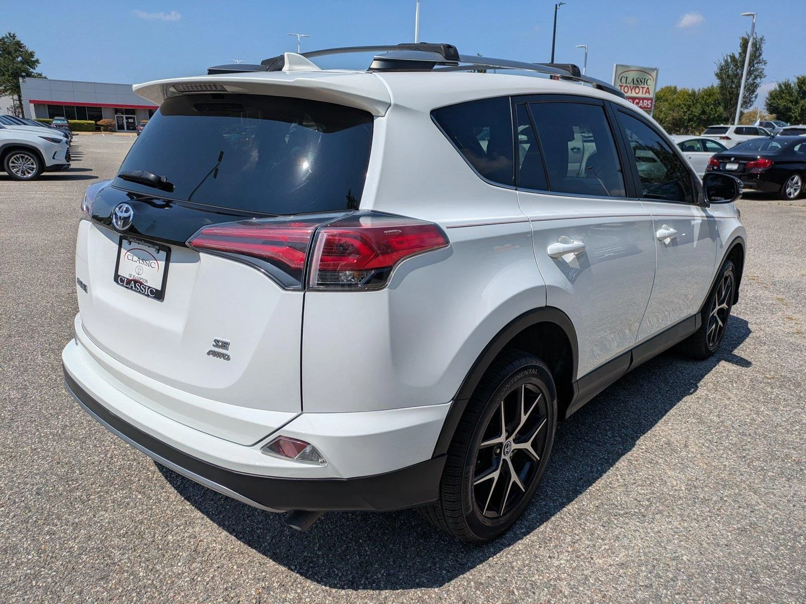 Used 2017 Super White Toyota SE image 4