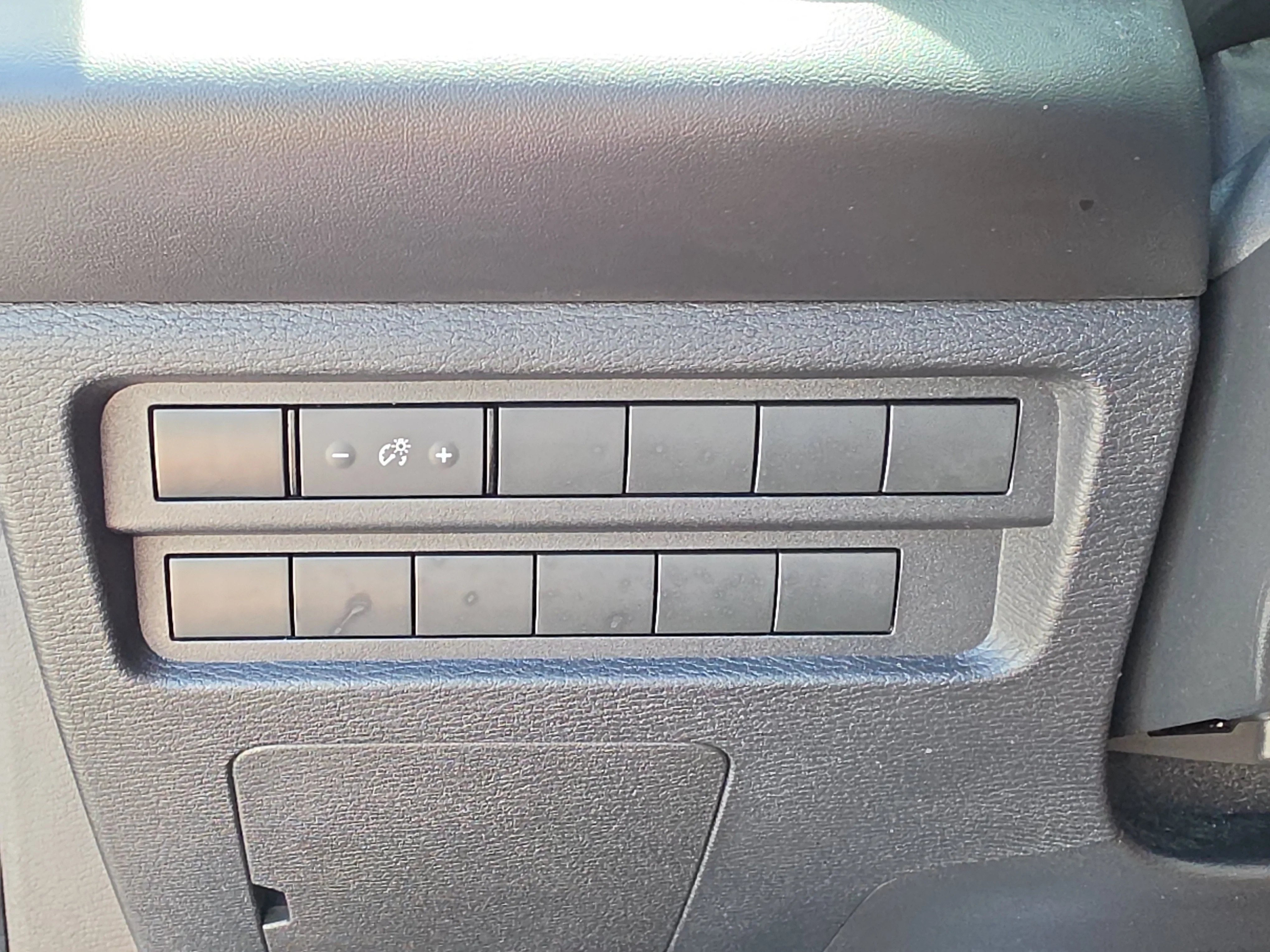 Used 2022 Black Diamond Mitsubishi ES image 27