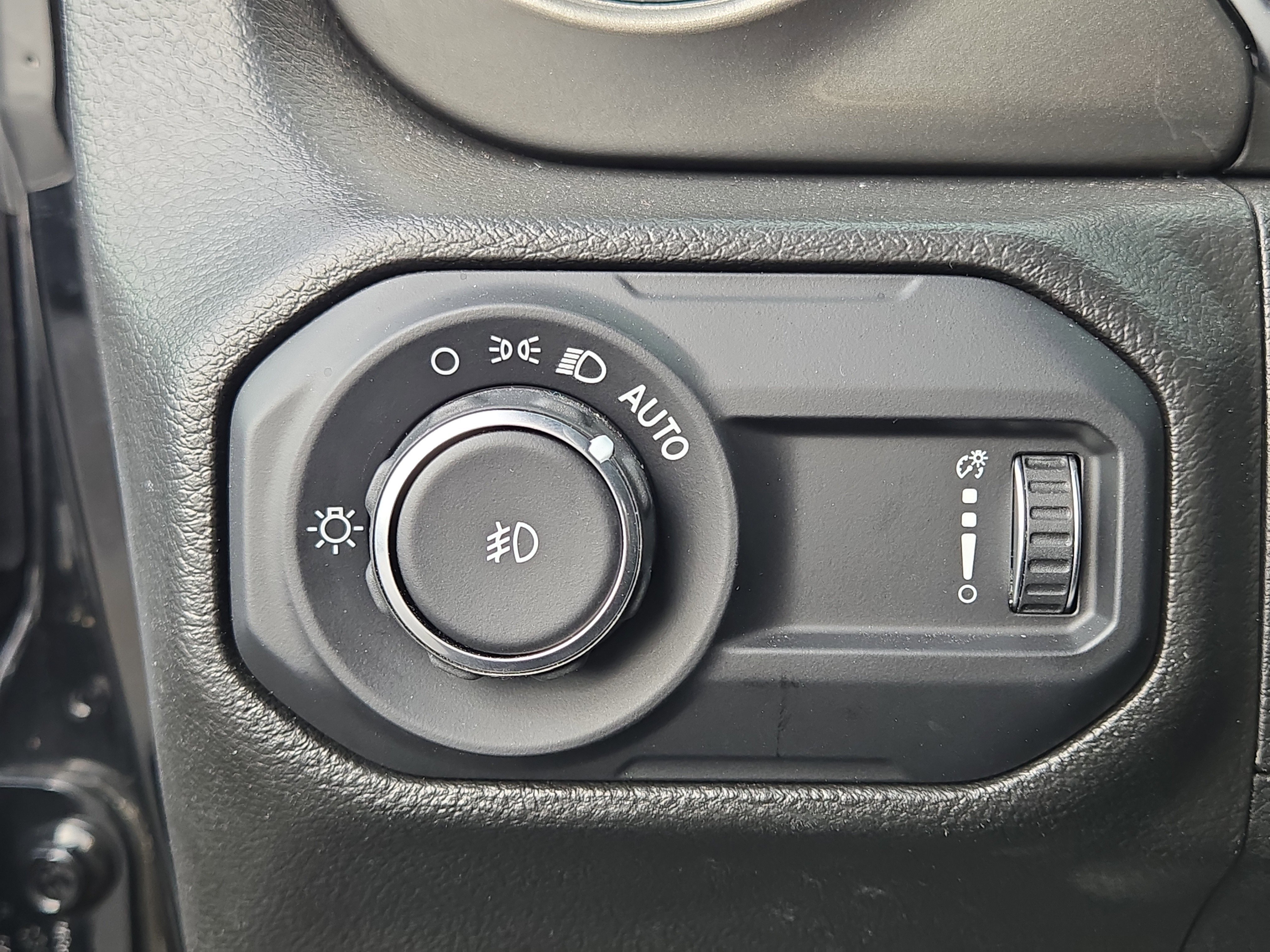 2023 Jeep Wrangler 4-Door Sahara - Photo 23
