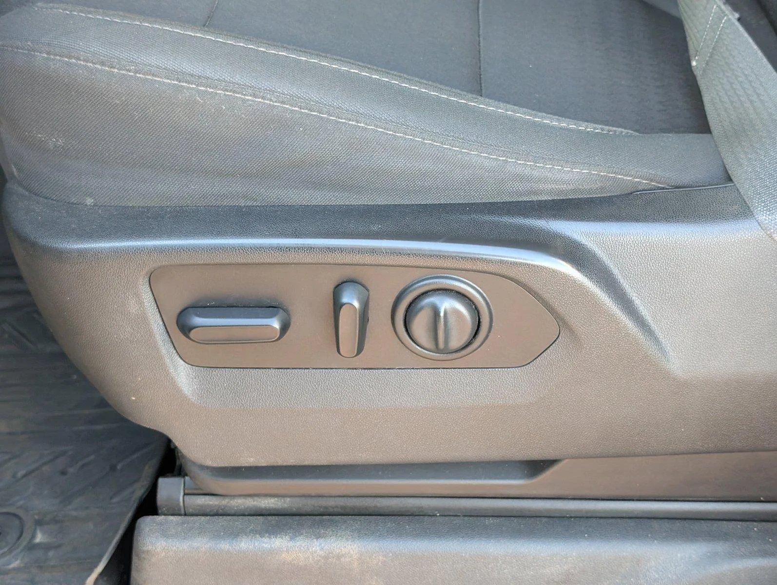 Used 2021 Summit White Chevrolet RST image 18