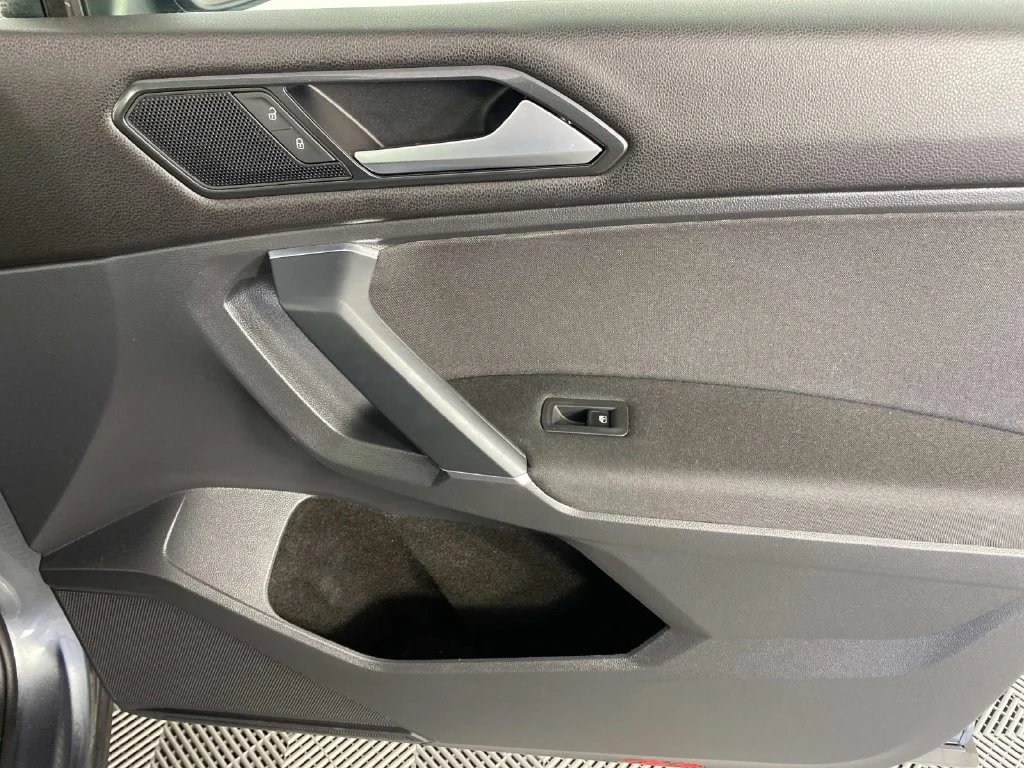 Used 2018 Platinum Gray Metallic Volkswagen 2.0T S image 23