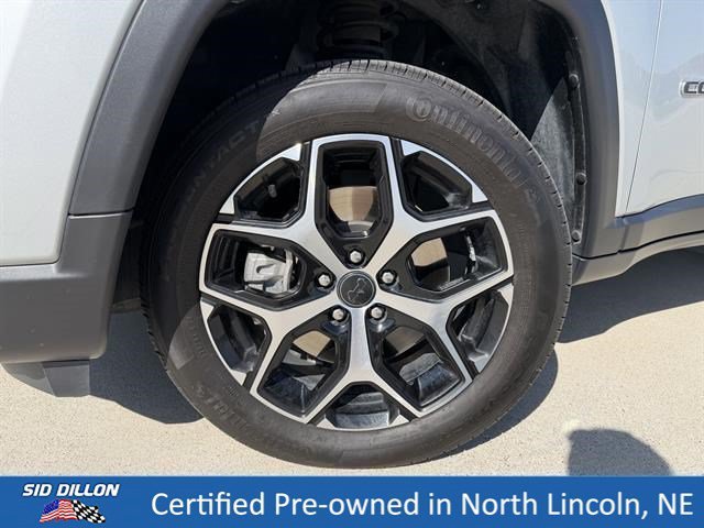 Used 2025 Silver Zynith Metallic Clearcoat Jeep Limited image 9