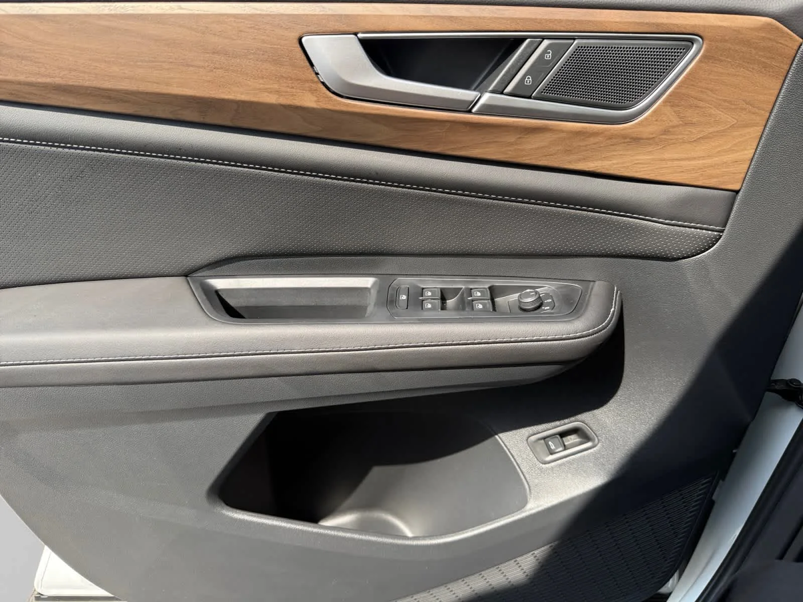 2026 Volkswagen Atlas SE w/Tech - Photo 10