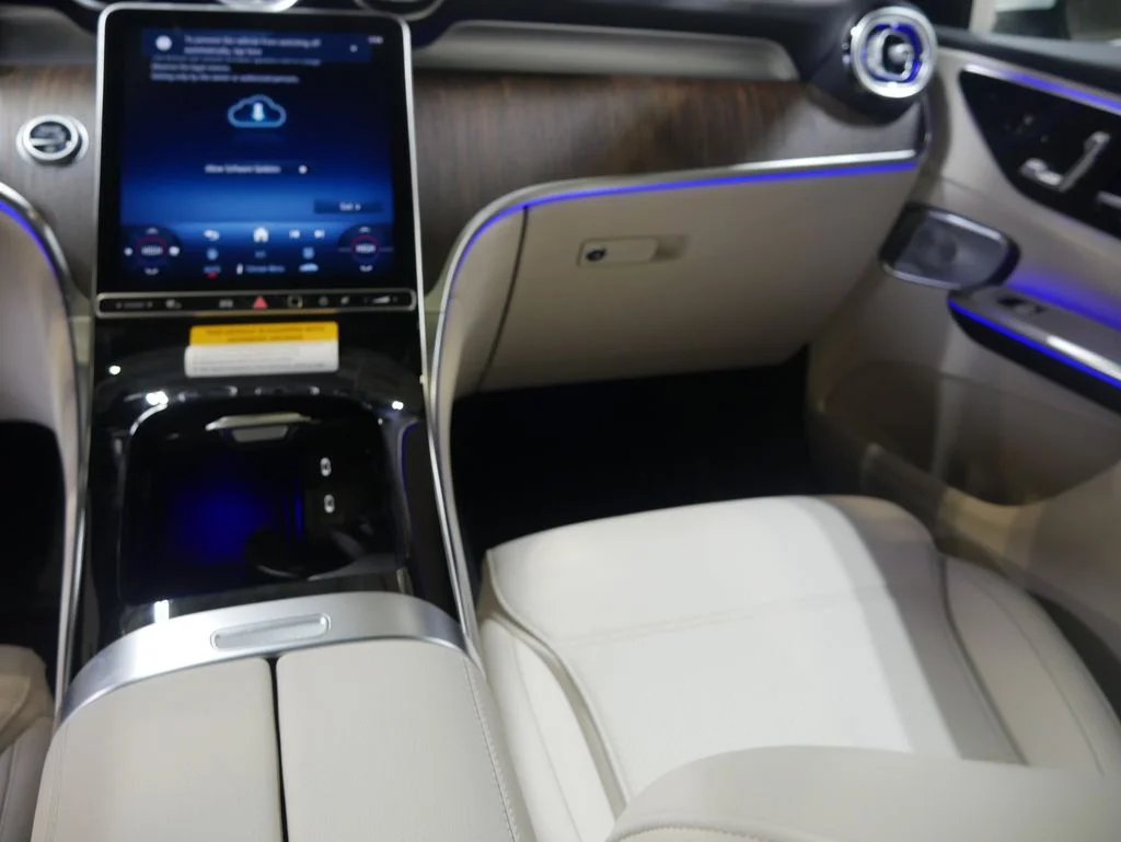 New 2026 Polar White Mercedes-Benz GLC 300 image 35