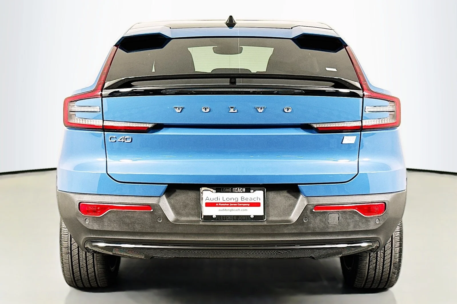 Used 2023 Fjord Blue Metallic Volvo Plus image 3