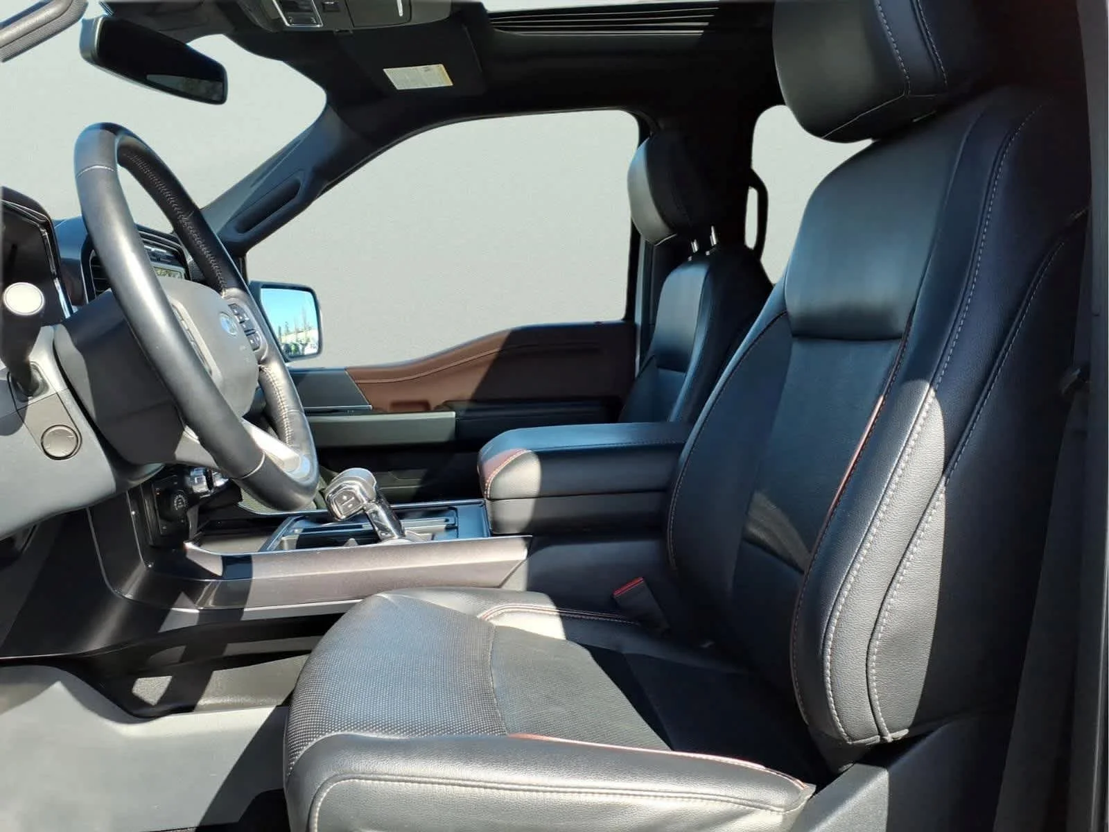 Used 2023 Star White Metallic Tri-Coat Ford LARIAT image 14