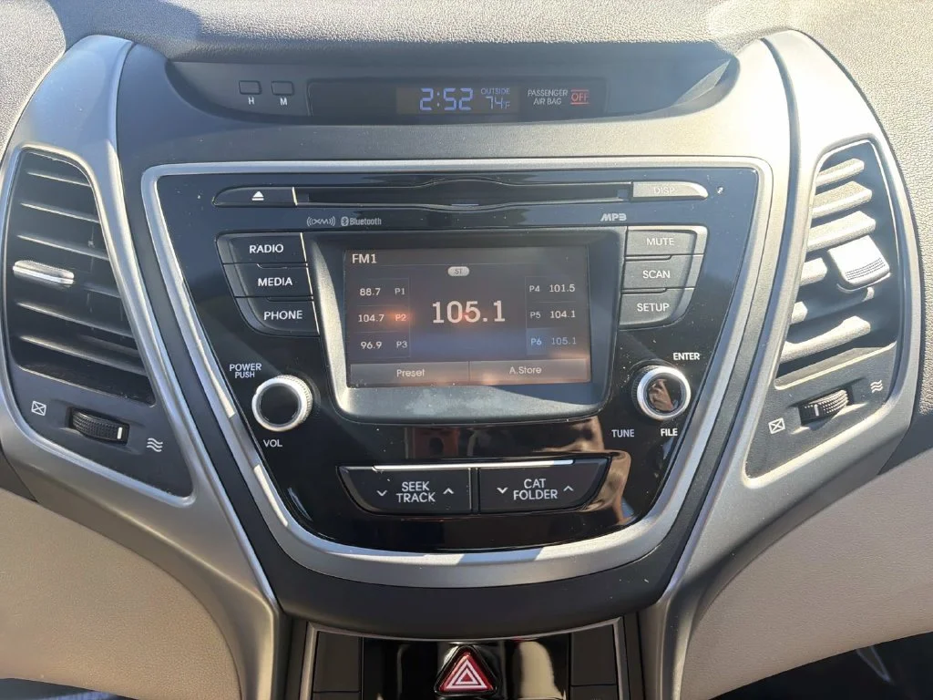 Used 2016 Black Hyundai SE image 22