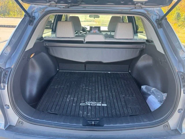 Used 2022  Toyota L image 13