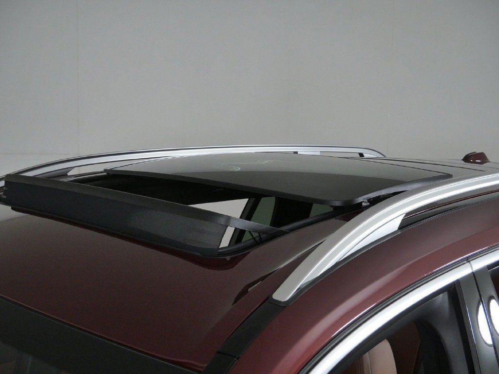 Used 2027 Red BMW xDrive40i image 18