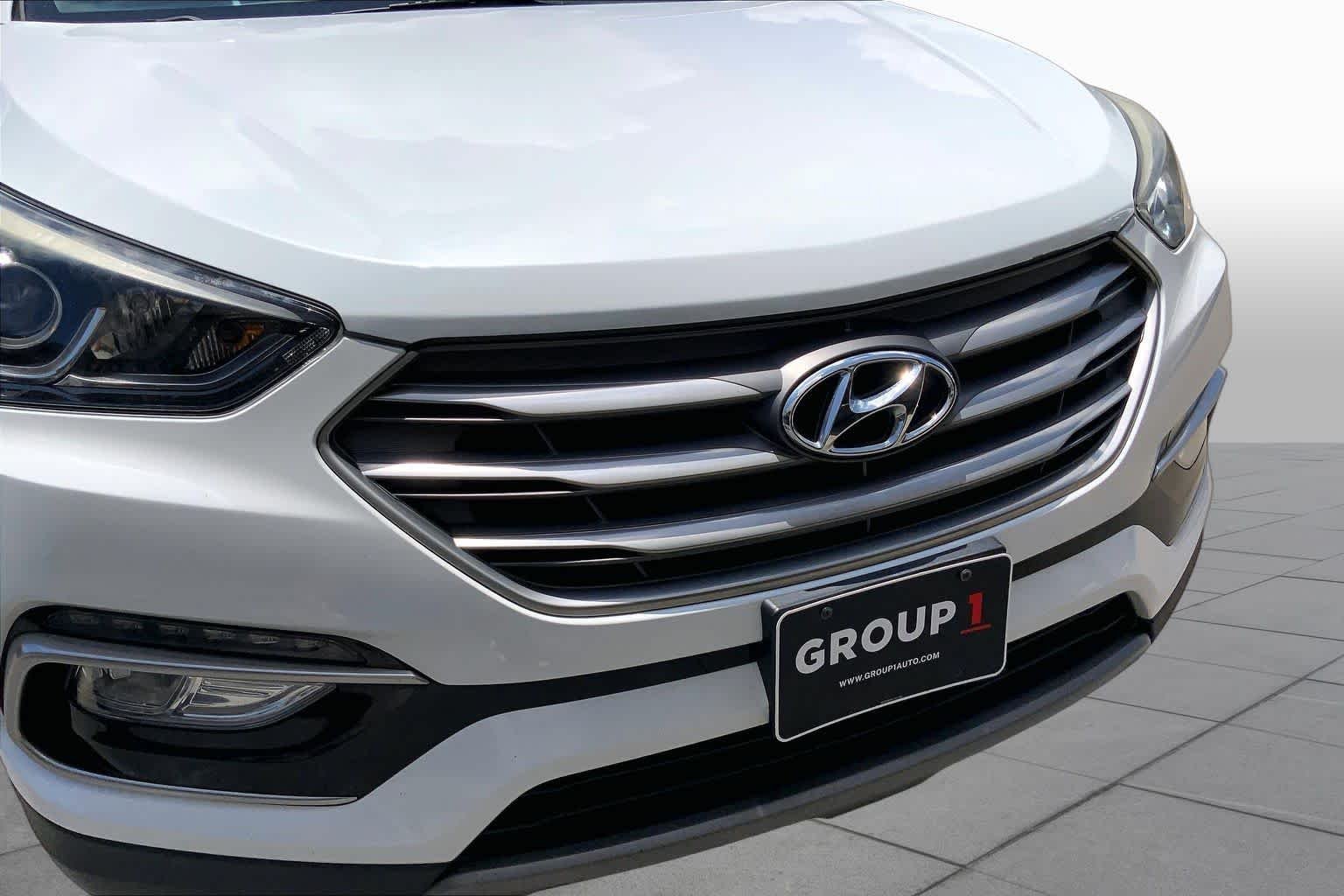 Used 2017 Frost White Pearl Hyundai 2.4L image 28
