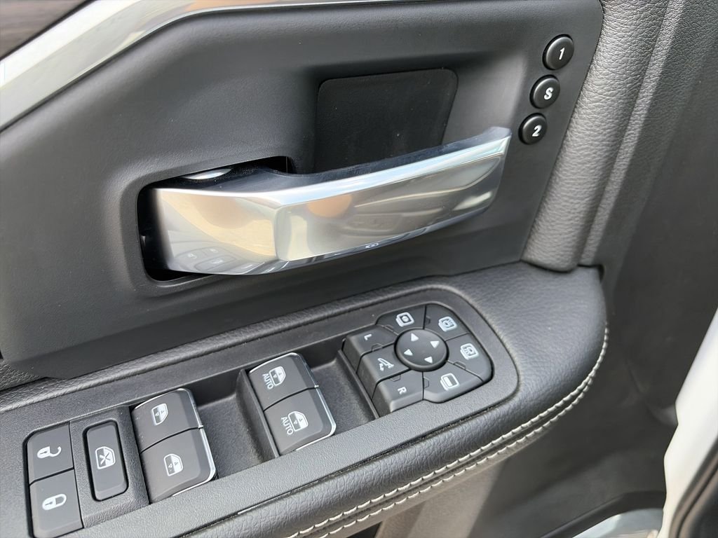New 2026 Bright White Clear-Coat Exterior Paint Ram Laramie image 18