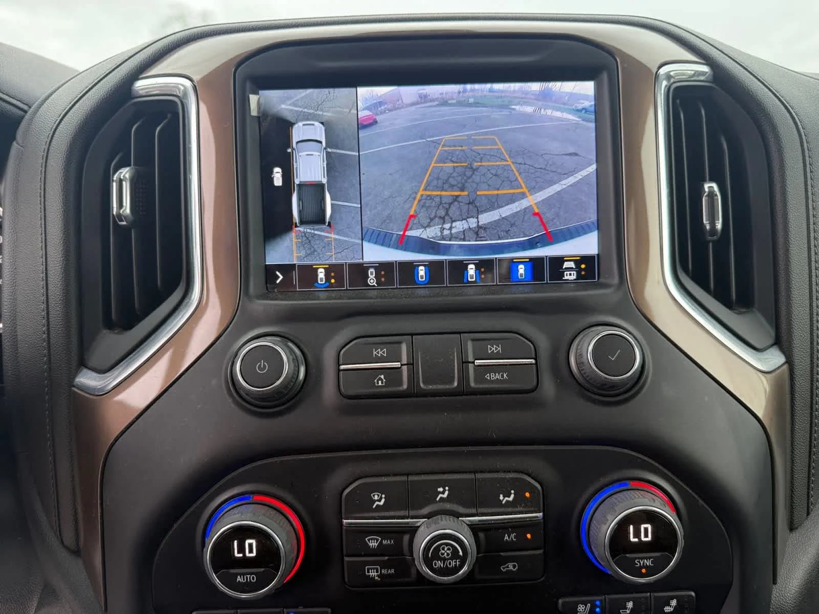 Used 2022 Iridescent Pearl Tricoat Chevrolet High Country image 22