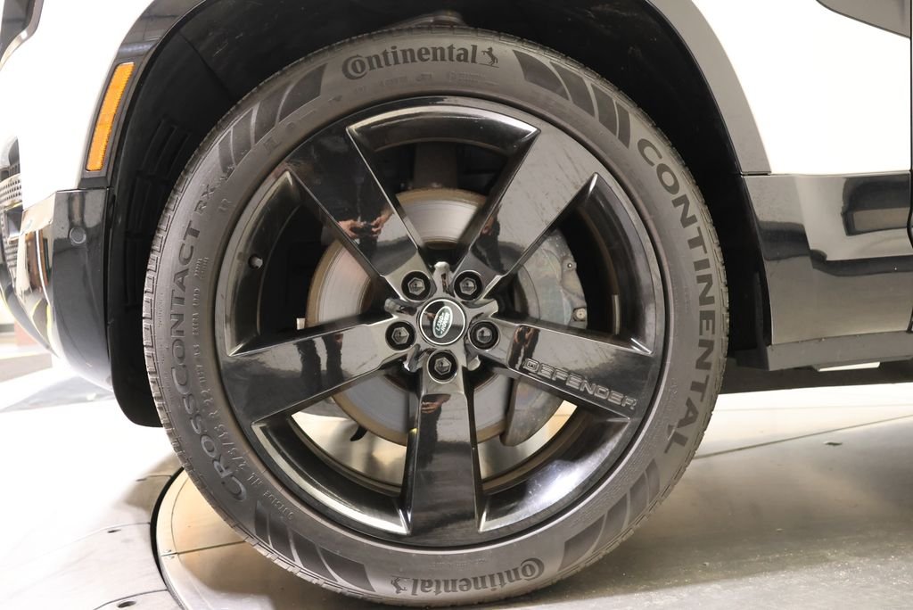 Used 2023 Fuji White Land Rover X-Dynamic SE image 9