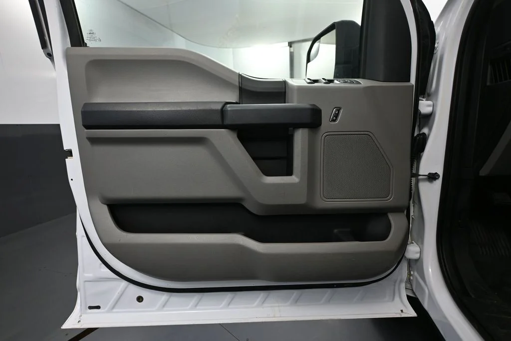 Used 2016 White Ford XL image 20