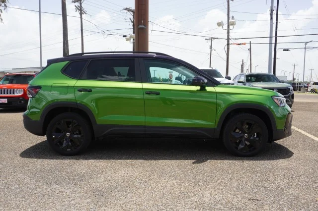 New 2026 Bright Moss Green W/Deep Black Roof Volkswagen SE Black FWD image 4