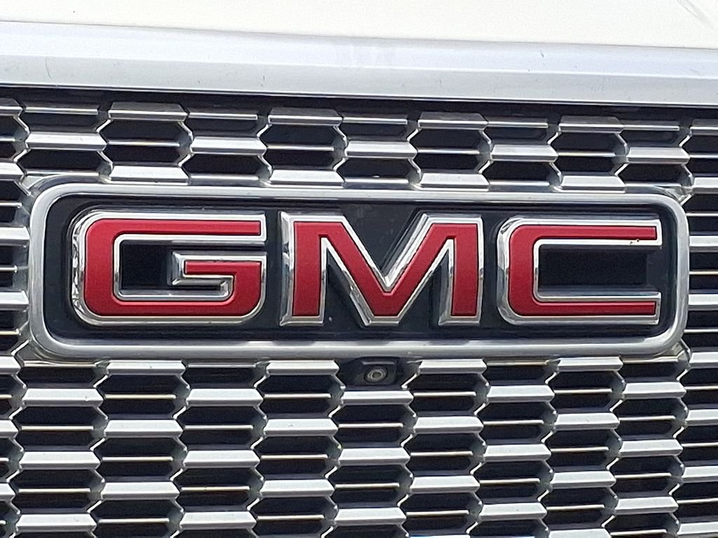 Used 2022 White GMC Denali image 30
