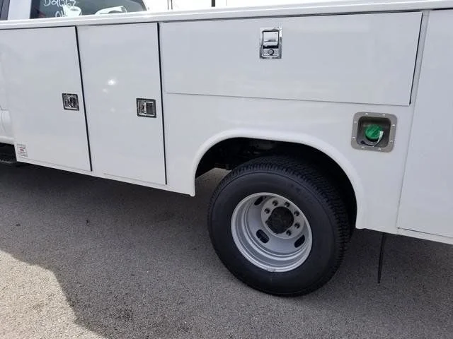 2025 Ford F-550 Super Duty Chassis Cab XL - Photo 17
