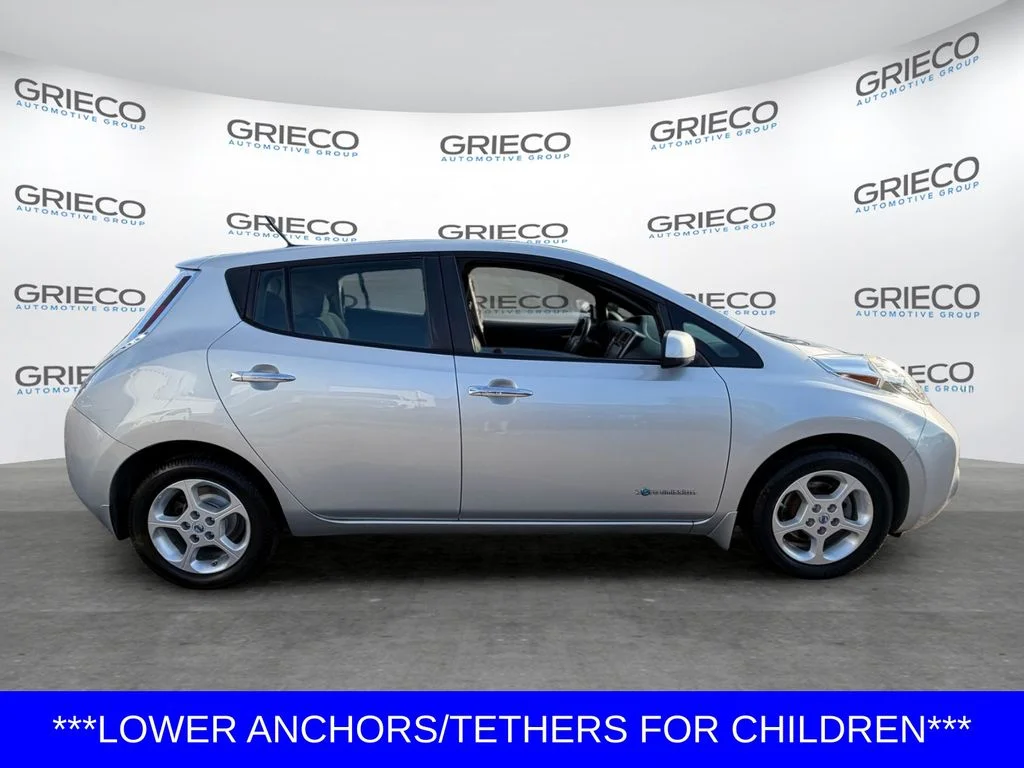 Used 2013 Silver Nissan SV image 7