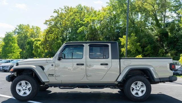 Used 2022 Beige Jeep Sport image 9
