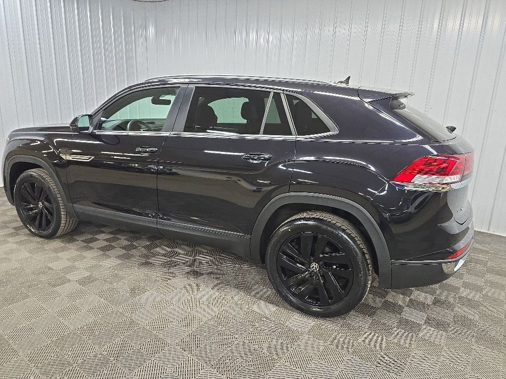 Used 2022 Deep Black Volkswagen 3.6L V6 SE w/Technology image 4