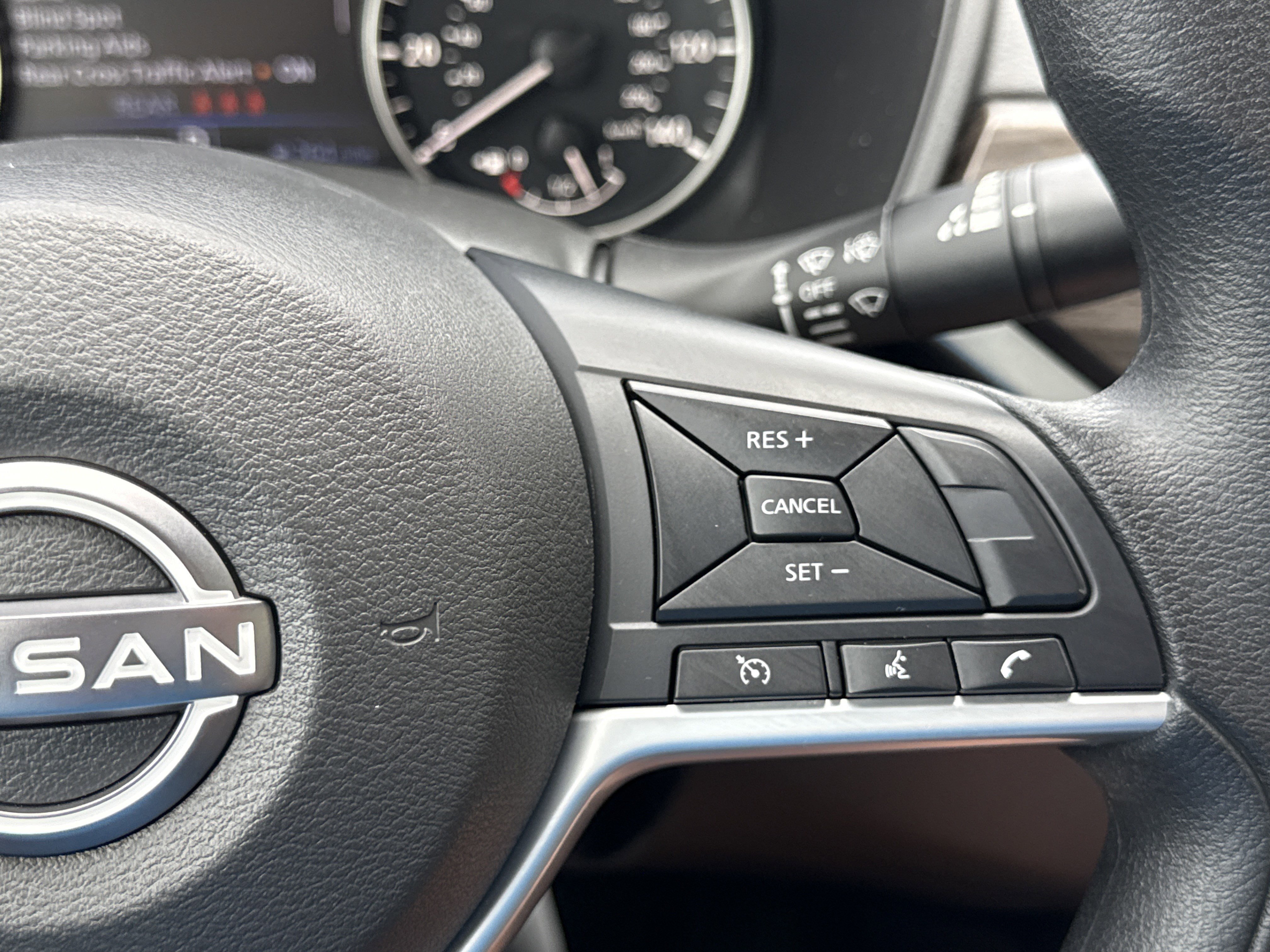 Used 2025 Glacier White Nissan SV image 21