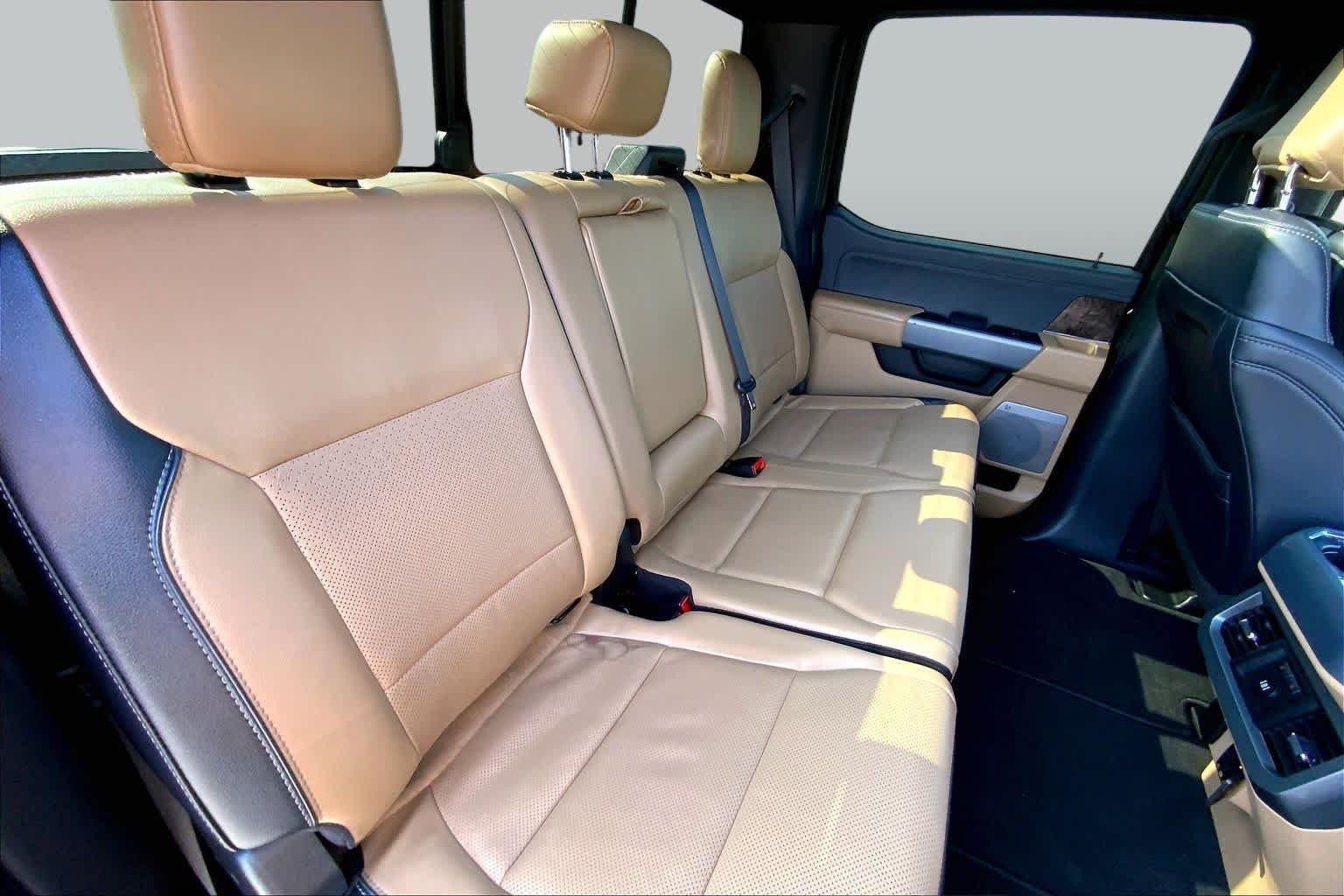 Used 2023 Agate Black Metallic Ford LARIAT image 18