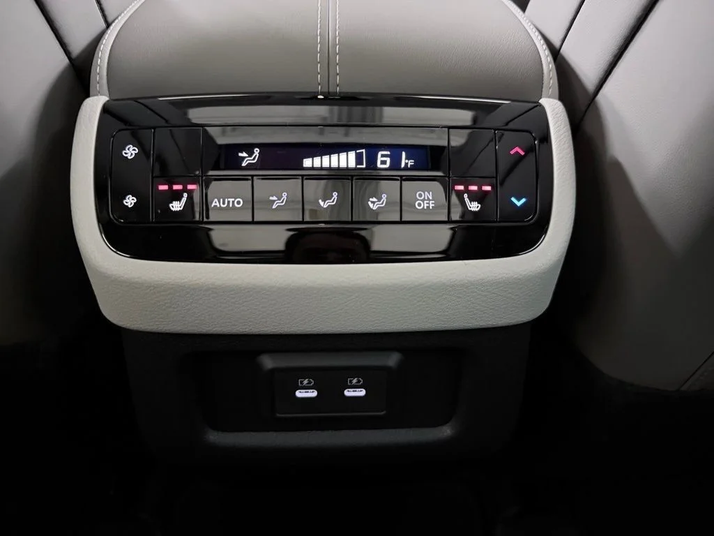 New 2027 RADIANT WHITE INFINITI Luxe FWD image 35
