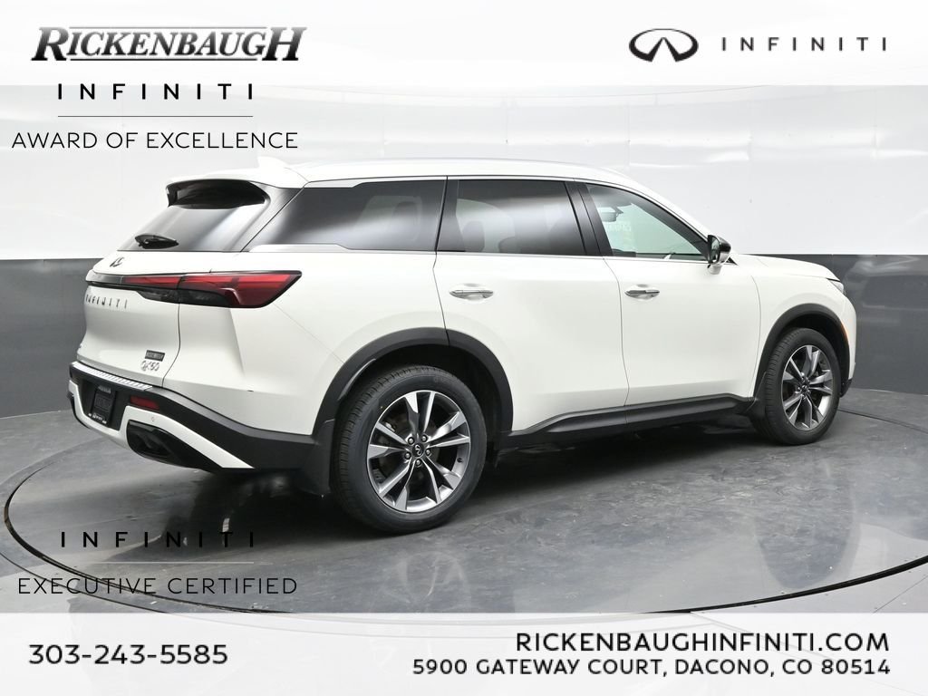 Certified Used 2023 White INFINITI LUXE image 9