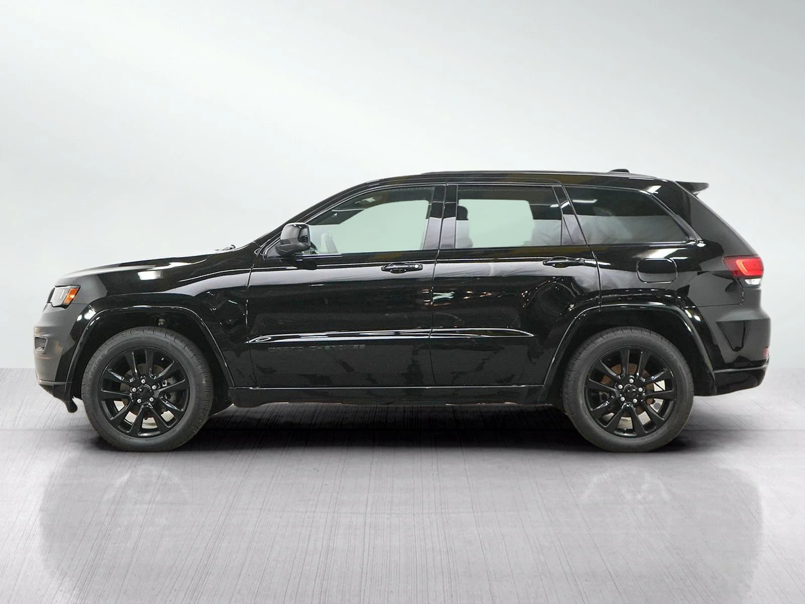 Used 2020 Jeep Grand Cherokee Altitude with VIN 1C4RJFAG7LC178672 for sale in Wayzata, Minnesota