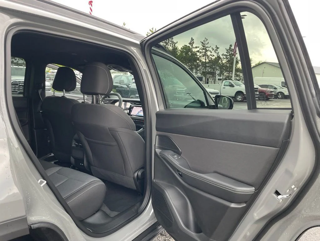 New 2026 Sting-Gray Clear-Coat Exterior Paint Jeep Laredo image 9