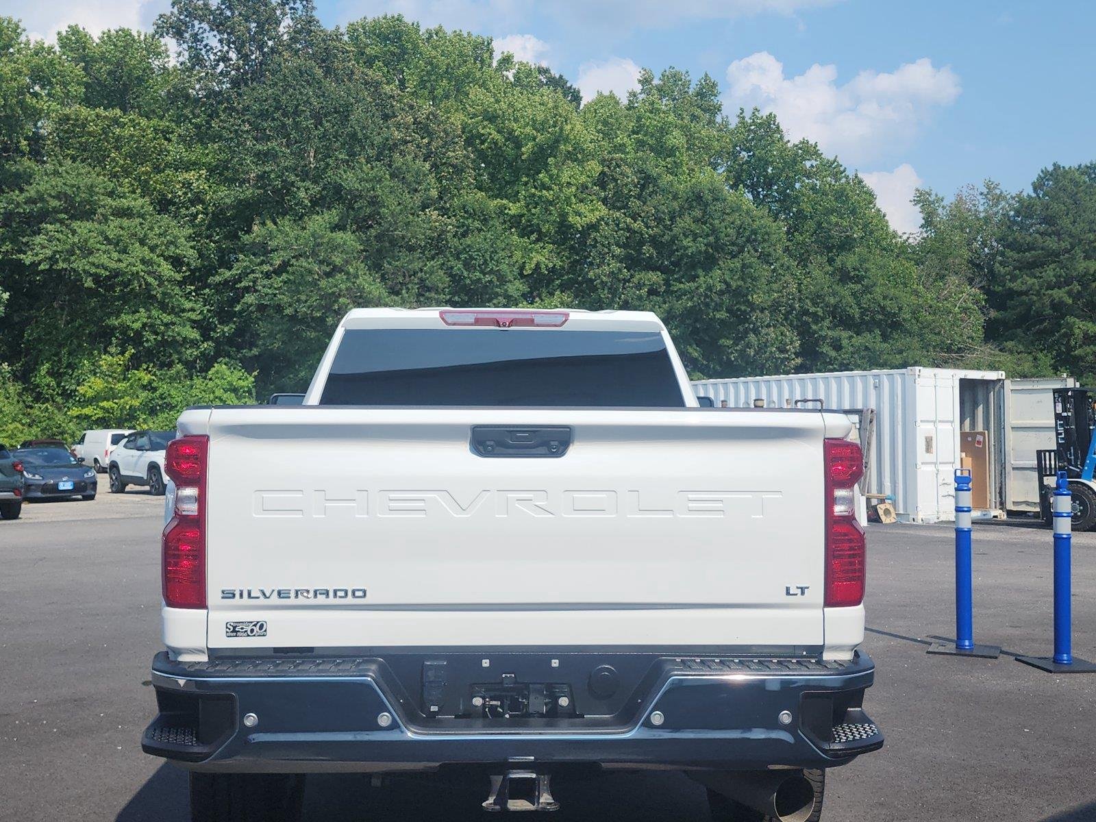 Used 2025 Summit White Chevrolet LT image 4