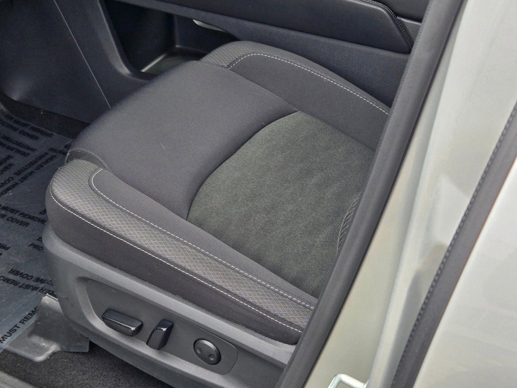 2025 Nissan Pathfinder SV - Photo 25