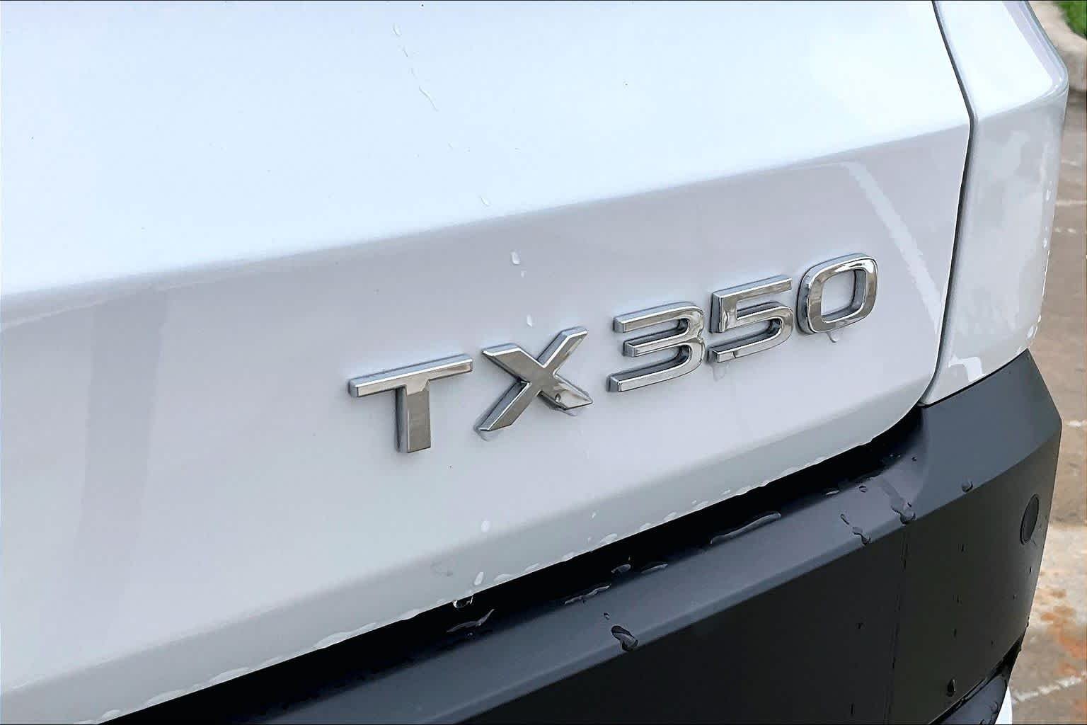 Used 2025 Wind Chill Pearl Lexus Premium image 10